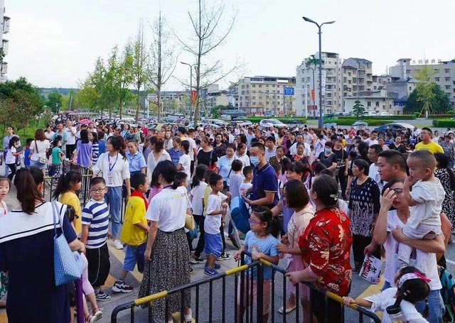 广州接送小孩钟点工-神兽上下学接送钟点工