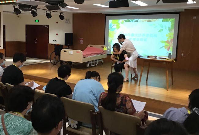 政府免费培训养老护理员是怎样的？